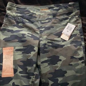Women’s camo stretch pant
